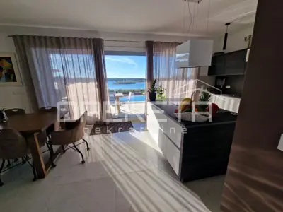 Villa 240 m², Medulin - panoramic sea view - 2