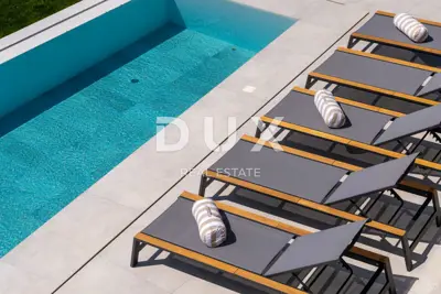 Villa 290 m², Labin - Meerblick und Pool - 9