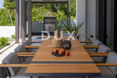 Villa 290 m², Labin - Meerblick und Pool - 16