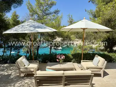 Kuća 132 m², Otok Brač - uz more i mirna uvala