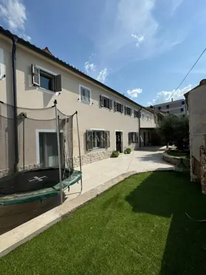 Kuća 300 m², Kostrena - 3 spavaće sobe i poslovni prostor - 12