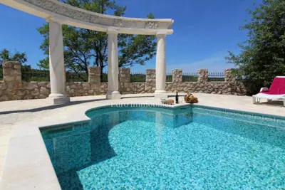 Einzigartige mediterrane Villa mit Pool auf der Insel Krk!