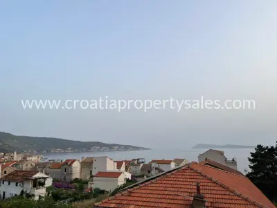 Kuća 187 m², Komiža na otoku Visu, 140 m od plaže