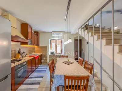 Kuća 172 m², Oprtalj - centar, renovirana - 2