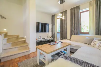 Kuća 172 m², Oprtalj - centar, renovirana