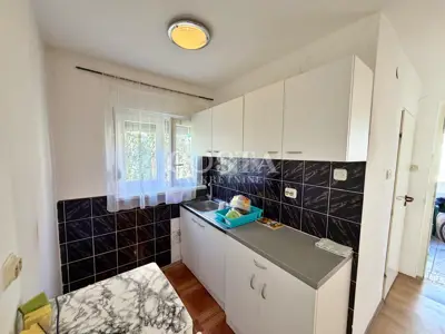 Kuća 222 m², Vir - 4 apartmana i terasa - 20
