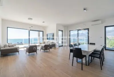 Rijeka – Bivio: Ekskluzivni penthouse s krovnom terasom, privatnim bazenom i pan