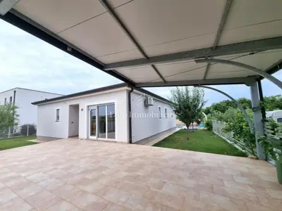 Poreč - prizemnica s bazenom, 2 km od mora - 2
