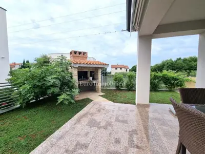 Poreč - prizemnica s bazenom, 2 km od mora - 8