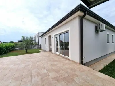 Poreč - prizemnica s bazenom, 2 km od mora - 4