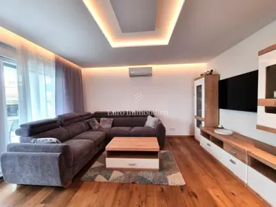 Poreč - prizemnica s bazenom, 2 km od mora - 11