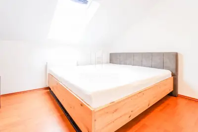 Stan 90 m², Veliko Polje - 2 sobe, tavanski prostor - 8