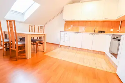 Stan 90 m², Veliko Polje - 2 sobe, tavanski prostor - 9