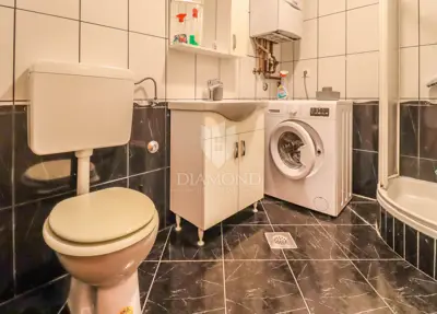 Stan 90 m², Veliko Polje - 2 sobe, tavanski prostor - 12