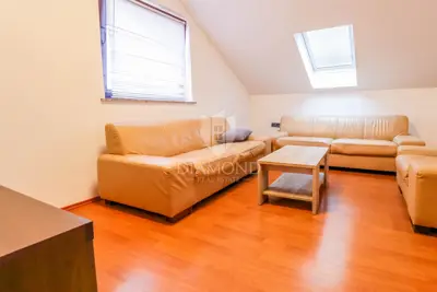 Stan 90 m², Veliko Polje - 2 sobe, tavanski prostor - 5