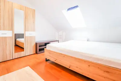 Stan 90 m², Veliko Polje - 2 sobe, tavanski prostor - 7