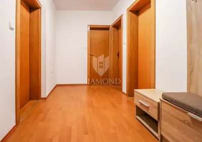 Stan 90 m², Veliko Polje - 2 sobe, tavanski prostor - 14