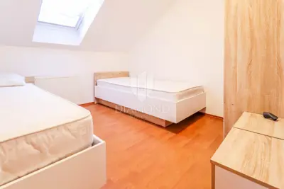 Stan 90 m², Veliko Polje - 2 sobe, tavanski prostor - 2