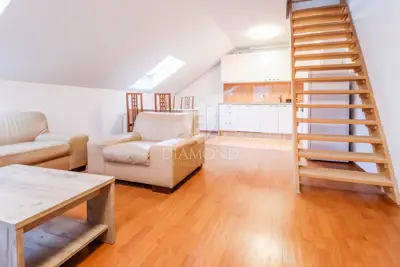 Stan 90 m², Veliko Polje - 2 sobe, tavanski prostor