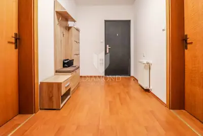 Stan 90 m², Veliko Polje - 2 sobe, tavanski prostor - 13