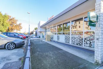 Umag, NAJAM poslovnog prostora 269 m² u turističkom naselju