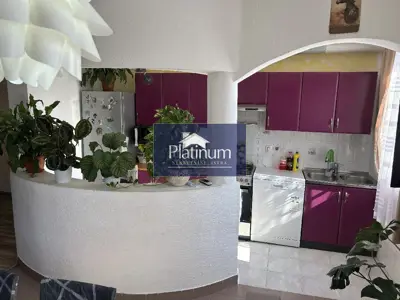 Stan 153 m², Pula - Šijana, 2 stana i terasa 50 m² - 5