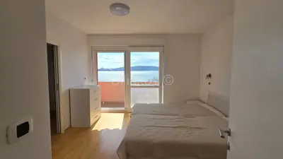 Trosoban dvoetažni stan, 1.red do mora - 17