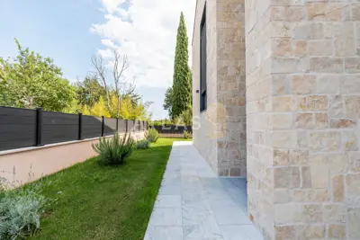 Poreč, okolica | vila s bazenom u slijepoj ulici - 9