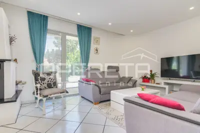 House for sale in Dugo Selo - Centar, 330 m² - 3