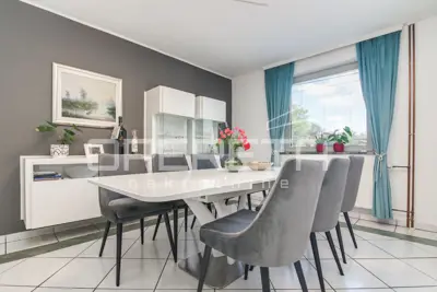 Haus zum Kauf in Dugo Selo - Centar, 330 m²