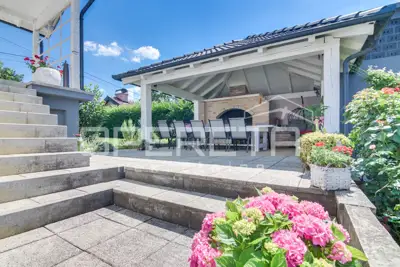 House for sale in Dugo Selo - Centar, 330 m² - 2