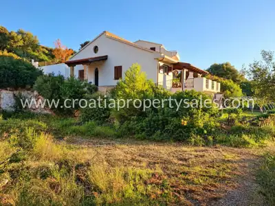 Haus, Lastovo, 250 m², 690 000 € - 2