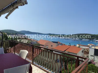 Haus in Rogoznica, Zentrum, Blick auf das Meer und Marina Frapa