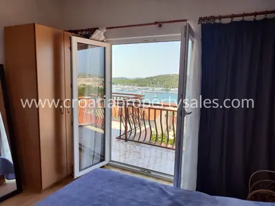 Haus in Rogoznica, Zentrum, Blick auf das Meer und Marina Frapa - 4