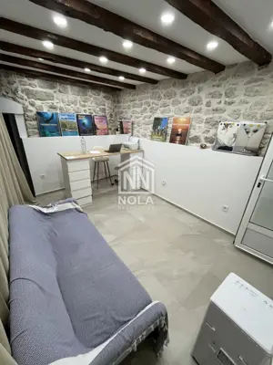 VODICE – Kamena kuća u centru grada s poslovnim prostorom - 15