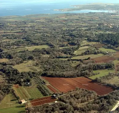 Građevinsko zemljište 16 000 m², Ližnjan - turistička namjena