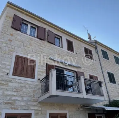 Wohnung 91 m², Splitska, 100 m vom Meer und Meerblick