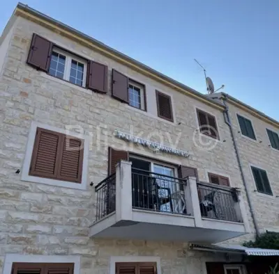 Wohnung 91 m², Splitska, 100 m vom Meer und Meerblick