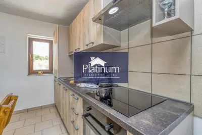 Haus 90 m², Juršići - Pool und großes Grundstück - 8