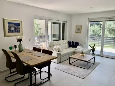 Wohnung 104 m², Doričići - 3 Schlafzimmer, Terrasse mit Meerblick