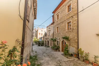 Kuća 336 m², Buje - centar i mirna lokacija - 2