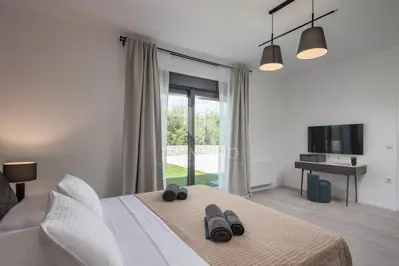 Vila 310 m², Svetvinčenat - blizu centra i bazen 10 x 5 m - 9