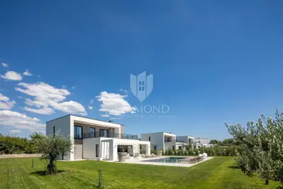 Vila 310 m², Svetvinčenat - blizu centra i bazen 10 x 5 m - 16