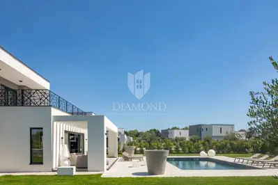 Vila 310 m², Svetvinčenat - blizu centra i bazen 10 x 5 m - 15