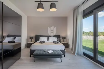 Vila 310 m², Svetvinčenat - blizu centra i bazen 10 x 5 m - 12