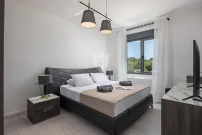 Vila 310 m², Svetvinčenat - blizu centra i bazen 10 x 5 m - 13