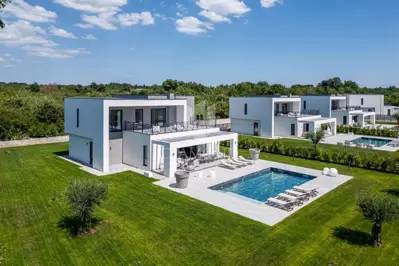 Vila 310 m², Svetvinčenat - blizu centra i bazen 10 x 5 m - 2
