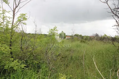 Baugrundstück 699 m², Ližnjan - ebenes Grundstück