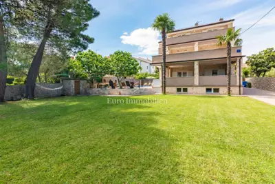 Haus zum Kauf in Malinska, 330 m²