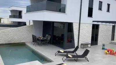 Haus mit Pool, Busoler bei Pula, 3 km vom Meer